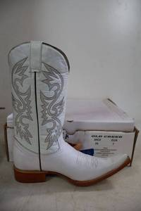 lot 946 image: Old Creek white color boots with pointed toe, size 7