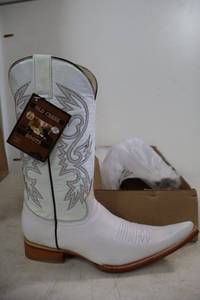 lot 960 image: Old Creek white color boots with pointed toe, size 8