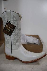 lot 964 image: Old Creek white color boots with pointed toe, size 7.5