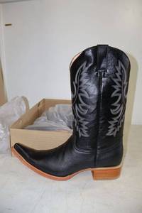 lot 966 image: Old Creek black color boots with pointed toe, size 11