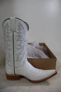 lot 967 image: Old Creek white color boots with pointed toe, size 6