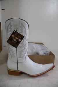 lot 968 image: Old Creek white color boots with pointed toe, size 6.5