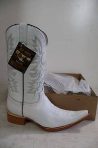 lot 976 image: Old Creek white color boots with pointed toe, size 9