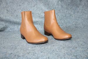 lot 1012 image: Twinstone golden brown color, leather sole, short boot, size 8.5