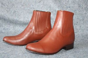 lot 1015 image: Twinstone reddish brown color, leather sole, short boot, size 8