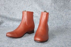 lot 1016 image: Twinstone reddish brown color, leather sole, short boot, size 8.5