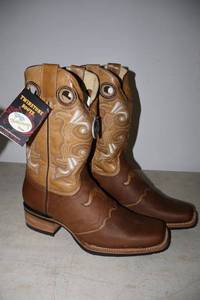 lot 764 image: Twinstone brown and tan boot with bull image and rubber sole, size 10.5