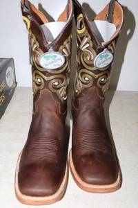 lot 762 image: Twinstone coffee color boots, size 12.5