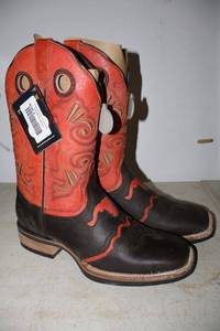 lot 753 image: Twinstone red and coffee color boots, size 8.5 (needs cleaned)