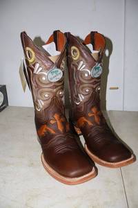 lot 1094 image: Twinstone chocolate brown boots with cross design, size 8