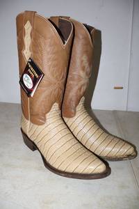 lot 1100 image: Twinstone tan color boots, size 7.5