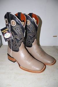 lot 782 image: Twinstone black and taupe color boots, size 7.5