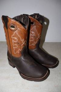 lot 786 image: Kids Twinstone boots, brown color, size 20.5