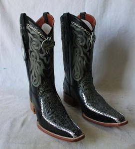 lot 746 image: Twinstone silver and black color boots, size 8.5