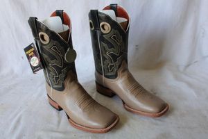 lot 1105 image: Twinstone black and tan color boots, size 7.5
