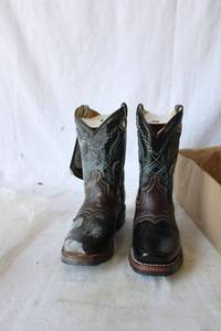 lot 784 image: Twinstone kids black and chocolate (damaged), Mex. Size 20