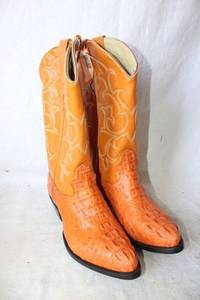lot 1120 image: Honey brown color boots, size 6