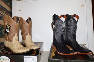 lot 1073 image: 2 pairs of Twinstone boots, size 8, see photos  (2 times the money)