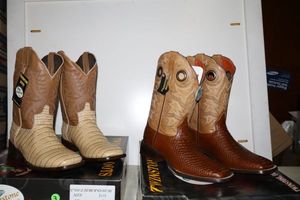 lot 1074 image: 2 pairs of Twinstone boots, size 8, see photos  (2 times the money)