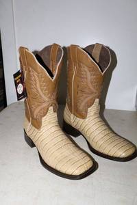 lot 1076 image: Twinstone boots, brown and sand color, size 8