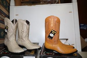lot 1077 image: 2 pairs of Twinstone boots, size 10.5, see photos  (2 times the money)