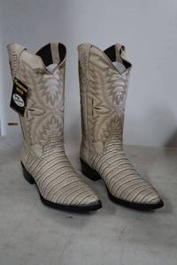 lot 1083 image: Twinstone boots, bone color, size 10