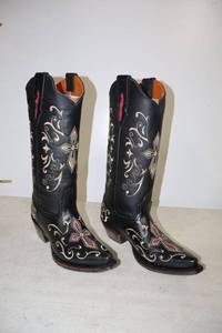 lot 1084 image: Black boots with cross design, size 6