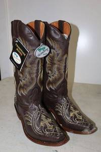lot 1086 image: Twinstone chocolate brown with cross design, size 8  (needs cleaned)