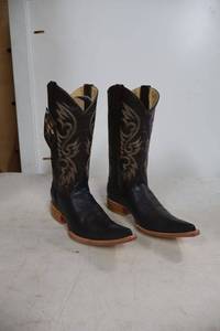 lot 817 image: Old Creek chocolate brown color boots, size 6