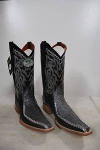 lot 1124 image: Twinstone black and silver color boots, size 8.5