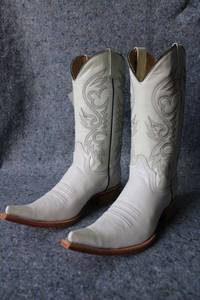 lot 1114 image: Old Creek white color boots, size 8