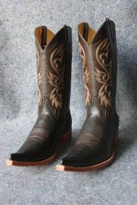 lot 1116 image: Old Creek chocolate brown color boots, size 10.5