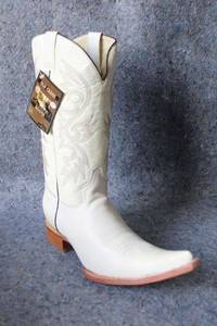 lot 809 image: Old Creek white color boots with pointed toe, size 11.5