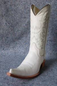 lot 811 image: Old Creek white color boots with pointed toe, size 9