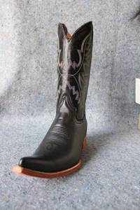 lot 812 image: Old Creek black color boots with pointed toe, size 9.5