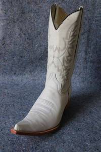 lot 814 image: Old Creek white color boots with pointed toe, size 11.5