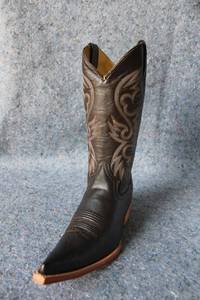 lot 816 image: Old Creek chocolate color boots with pointed toe, size 6