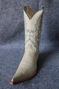 lot 853 image: Old Creek bone color boots with pointed toe, size 10