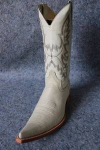 lot 854 image: Old Creek bone color boots with pointed toe, size 9