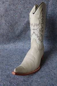 lot 855 image: Old Creek bone color boots with pointed toe, size 11.5