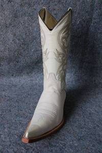 lot 878 image: Old Creek white color boots with pointed toe, size 9