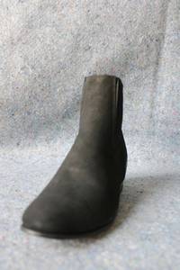 lot 918 image: Twinstone velvety black color ankle boots size 10.5
