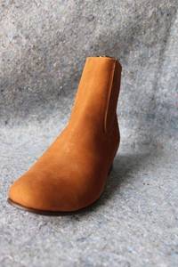 lot 919 image: Twinstone velvety golden brown color ankle boots, size 10.5
