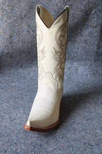 lot 949 image: Old Creek white color pointed toe boots, size 6.5