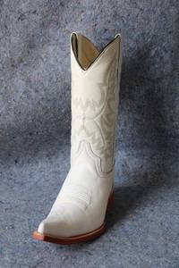 lot 950 image: Old Creek white color pointed toe boots, size 6.5
