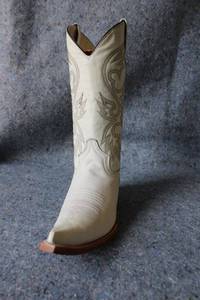lot 951 image: Old Creek white color pointed toe boots, size 6