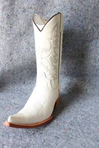 lot 952 image: Old Creek white color pointed toe boots, size 7.5