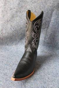 lot 953 image: Old Creek black color pointed toe boots, size 11.5