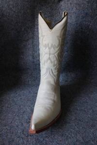 lot 957 image: Old Creek white color pointed toe boots, size 11.5