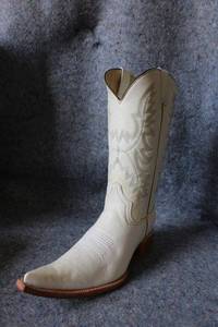 lot 958 image: Old Creek white color pointed toe boots, size 10